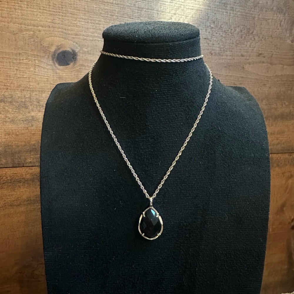 Kendra Scott Black Pendant Necklace - Picture 1 of 3